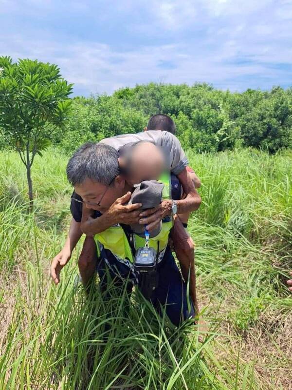 9旬老翁巡田未歸 警靠鹽巴、飲料罐找到人