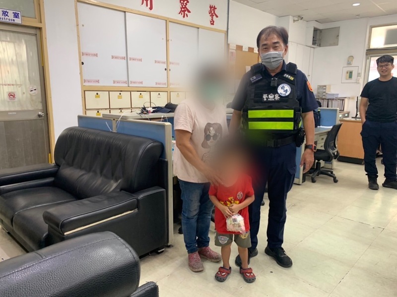 岡山3歲童門口玩耍 蕉農誤認走失載走報警家屬虛驚