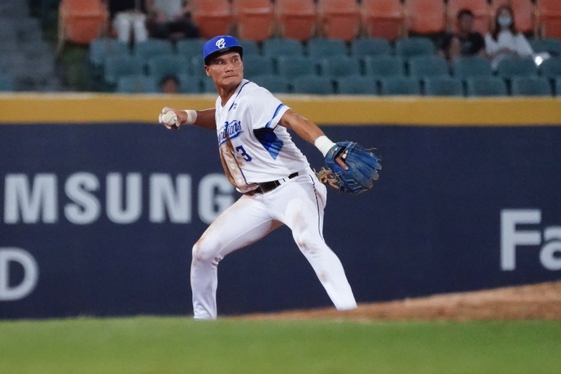 王勝偉打擊手感燙 在場上帶領學弟發揮老將價值