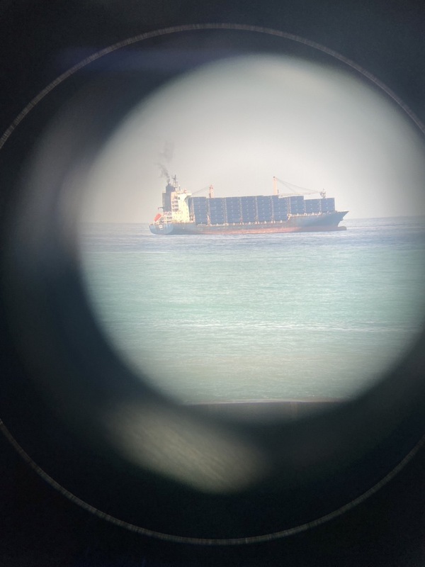 高雄港外貨櫃船進水傾斜 19名船員全數獲救上岸