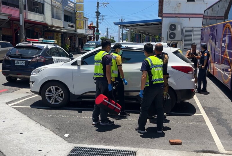 夫妻出遊嬰兒意外受困車內 幸有開冷氣免於熱衰竭