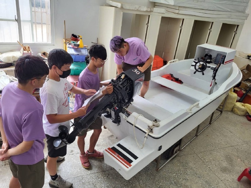 結合在地特色 澎湖海事開船外機檢修實習選修課