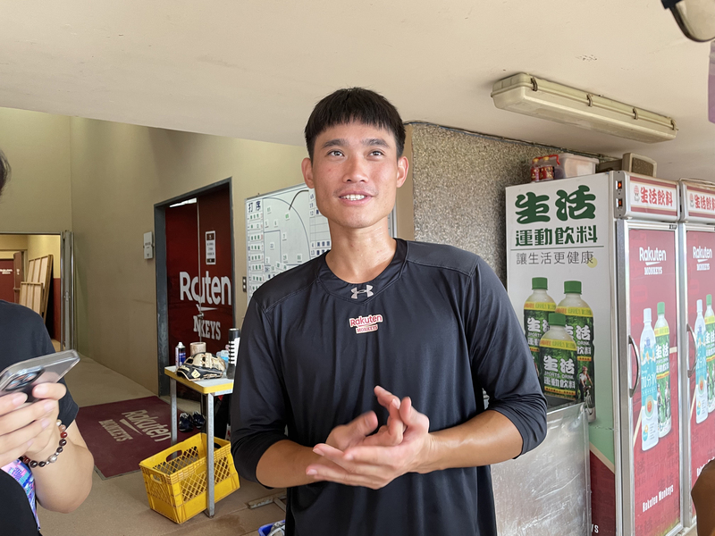 林承飛坦言守備球感不佳 每天跟手套信心喊話