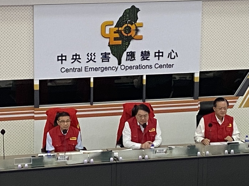 颱風杜蘇芮逼台 林右昌：天使輪漂流貨櫃速打撈