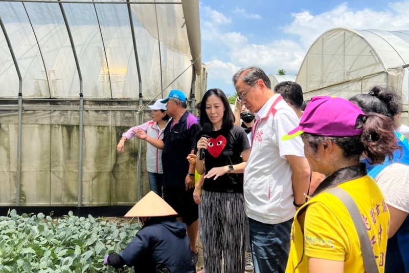 張善政視察產銷班 桃園95公噸冷藏蔬菜待命釋出