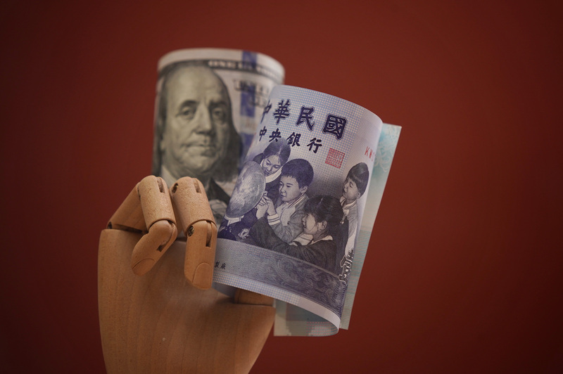 利空罩頂 新台幣重貶1.12角探近半個月新低
