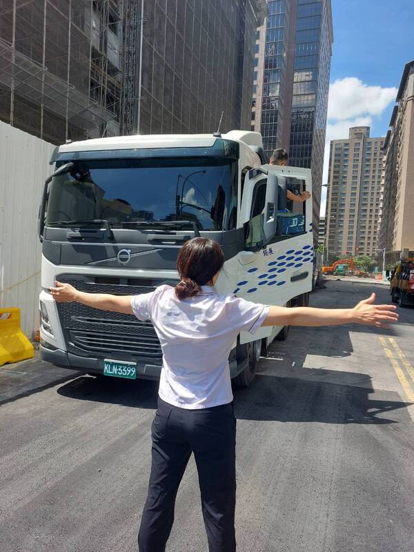 竹北天坑案莊敬六街刨除重鋪 住戶阻擋後喊卡