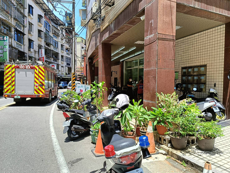 新北淡水男子家中死亡多日 同住8旬母虛弱送醫