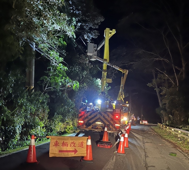颱風杜蘇芮逼近 屏東牡丹高壓電線斷線95戶停電
