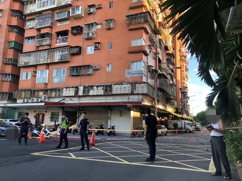 萬華某大樓掉大批磁磚 北市建管處要求限期改善