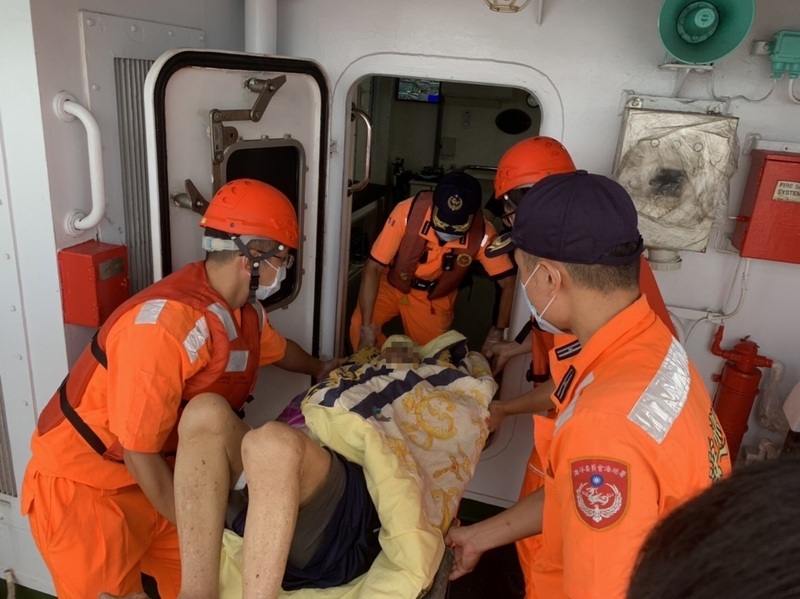 颱風杜蘇芮東琉線停航 高雄海巡馳援休克老翁