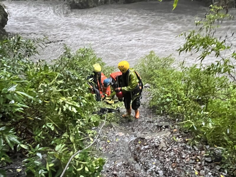 台東27日停班課 逾500人撤離、2人受困栗松溫泉