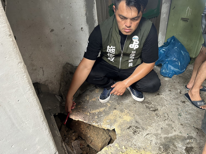 基隆西定路一處水溝破損淘空路基 市府緊急修補