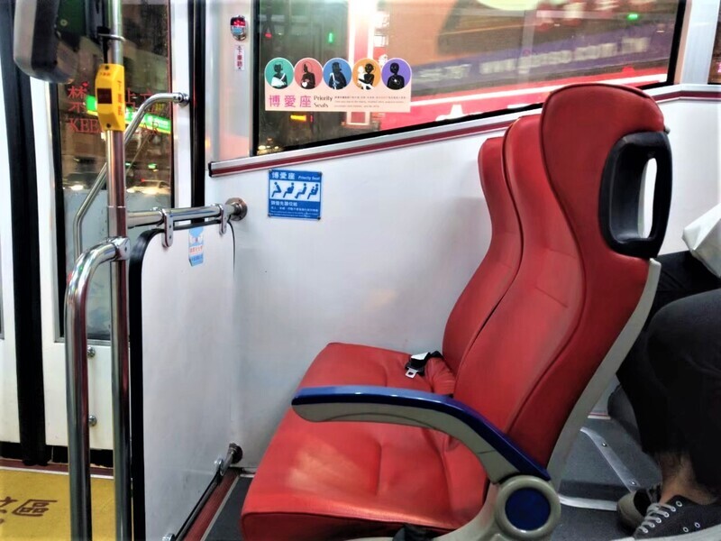 台中市OK繃造型博愛座貼紙吸睛 編入國小教科書