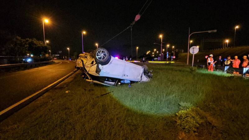 通緝犯疑酒駕躲警追緝 國3苑裡匝道翻覆送醫不治