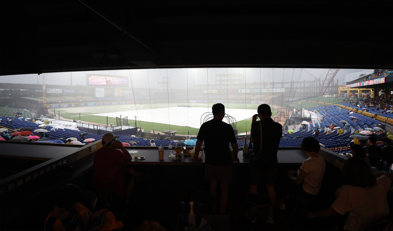 中華職棒明星賽首日因雨順延 將於31日補賽