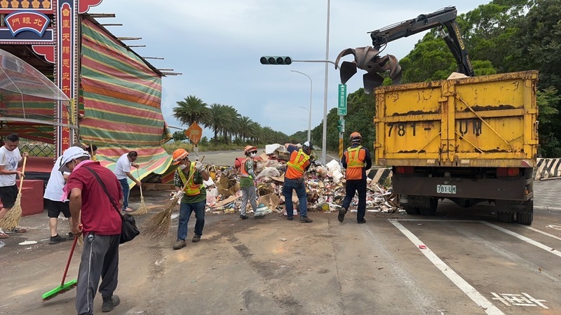 淡水宮廟遶境鞭炮髒亂、輕軌旁放煙火 新北開罰