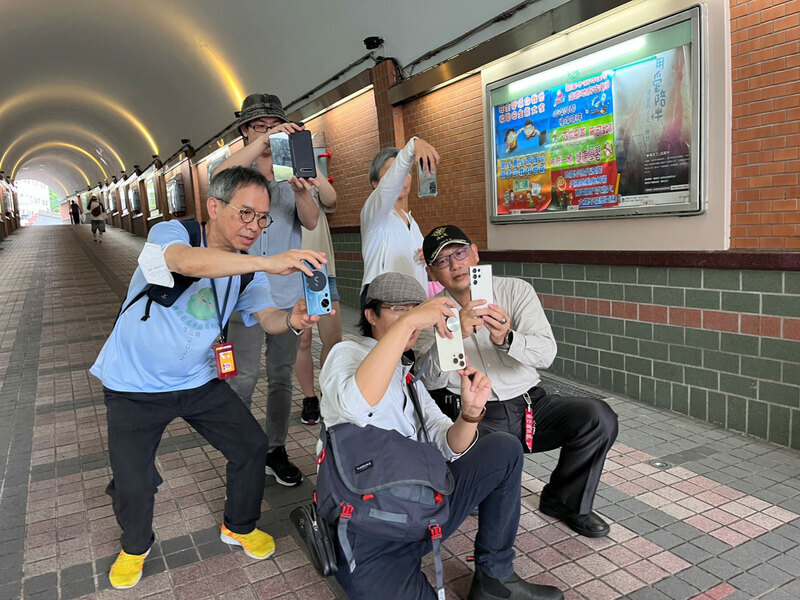 世新暑期影視工作坊 攝影達人教手機攝錄技巧