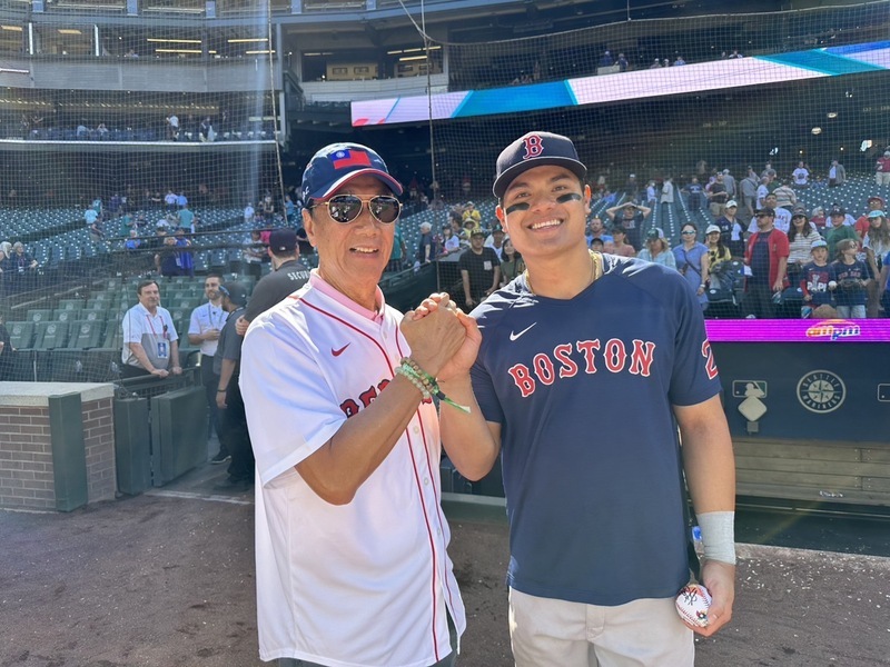 郭台銘快閃西雅圖 欣賞張育成大聯盟球賽