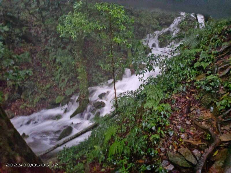 屏東山區大雨毀山屋管線 北大武山暫停開放到8日
