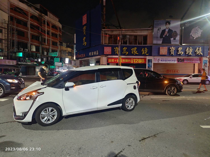 高雄行人穿越馬路 汽車煞車不及撞上送醫不治