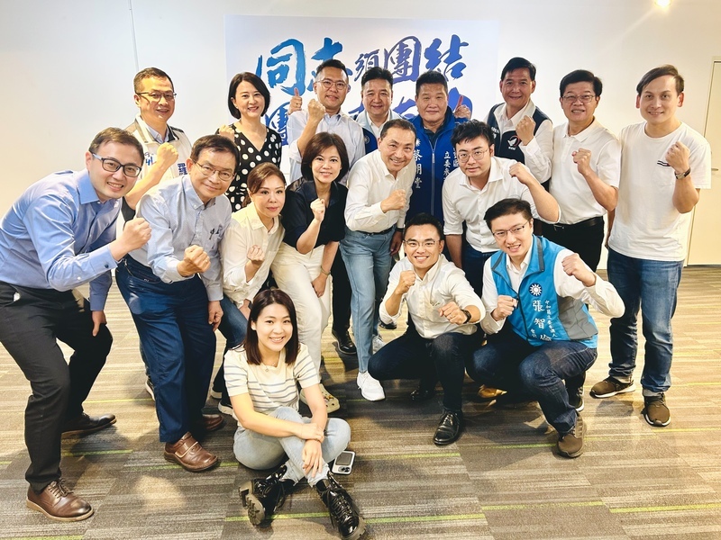 侯友宜與立委參選人便當會 藍委:壯大母雞最重要