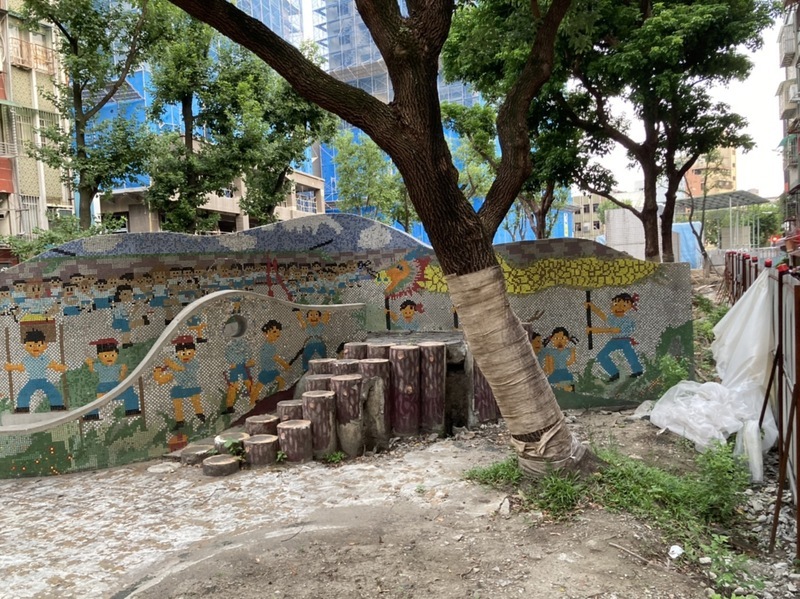 北捷、校友各退一步 「兒童的繽紛世界」牆面不拆了