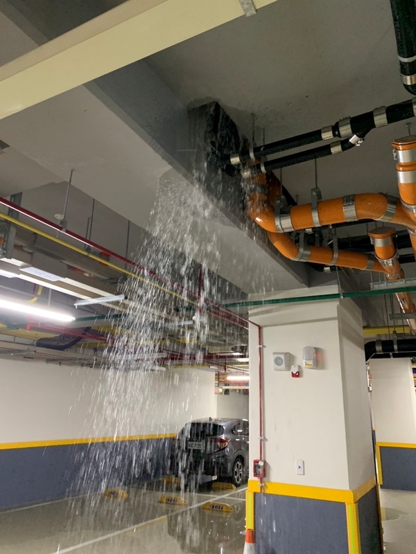 午後降大雨 北市首件公辦都更斯文首善社宅漏水