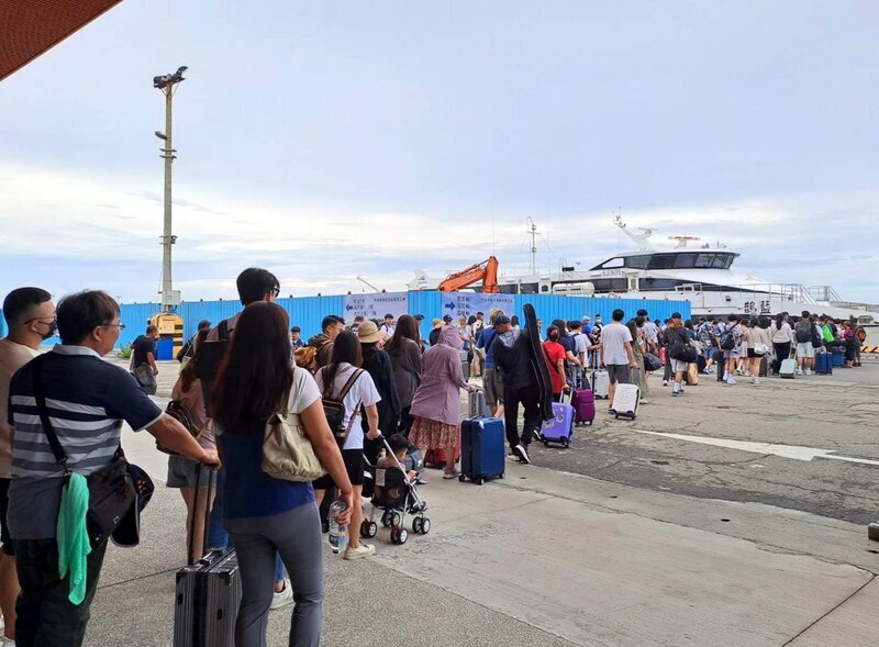 嘉義布袋港雲豹輪故障 500人延誤2小時出海