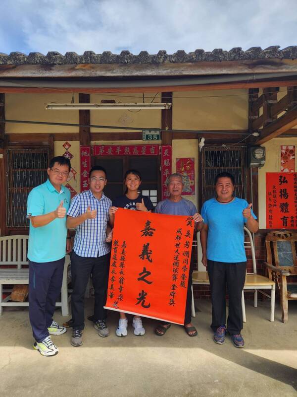 嘉義選手世大運射箭網球奪金銀牌 縣府貼紅榜祝賀