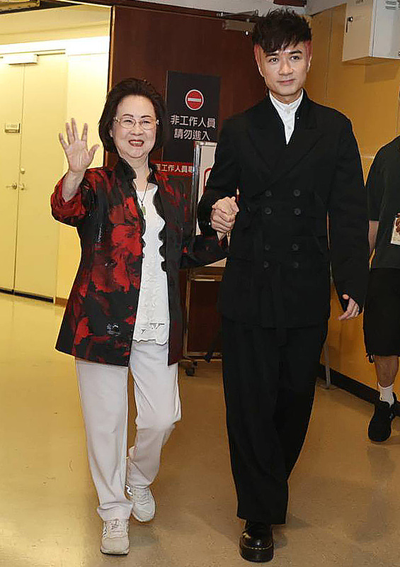 古巨基來台挺瓊瑤演唱會 重現「情深深雨濛濛」