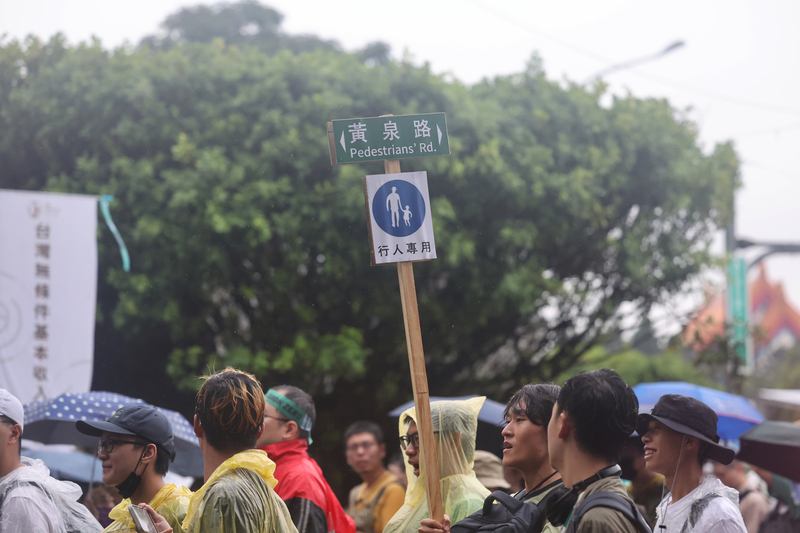 還路於民大遊行 民眾上街高喊2040死亡歸零