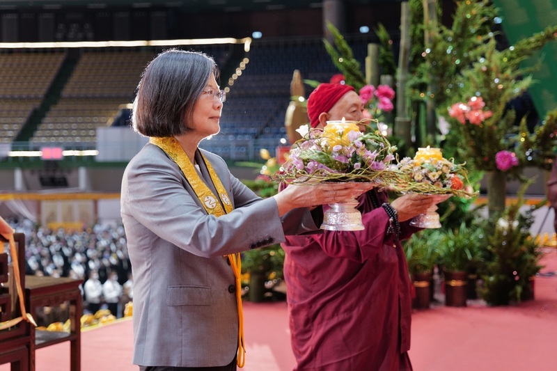 蔡總統赴靈鷲山水陸空法會 為台灣及全民祈福