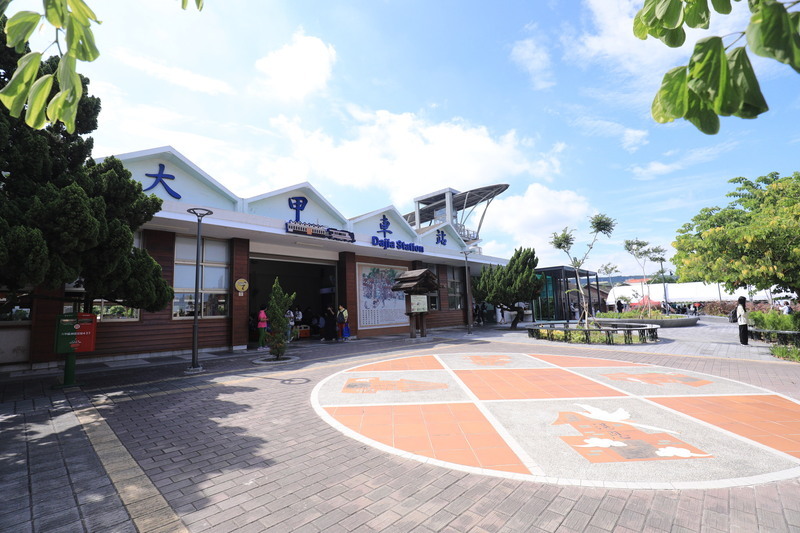 台中大甲火車站旁環境營造 化身在地「藺草道」