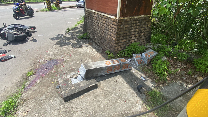 基隆大貨車左轉撞上機車 騎士彈飛重傷送醫不治