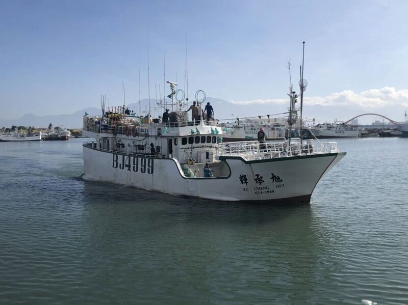 屏東籍漁船公海遭火噬 船上10人均獲救