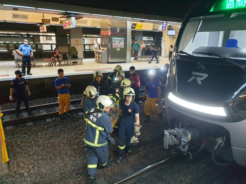 女子掉落台北車站軌道受傷 送醫前無呼吸心跳
