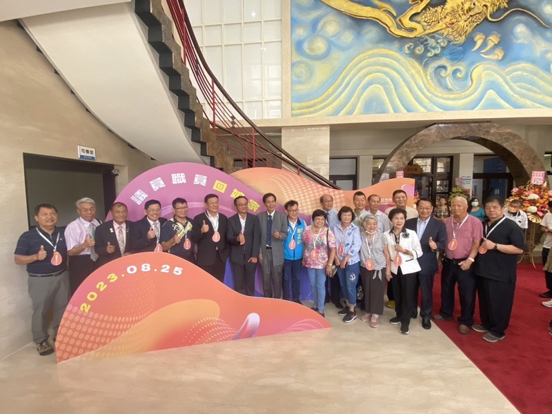 新竹市議會辦回娘家活動 歷屆議員職工齊聚敘舊