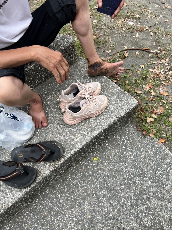 「天使輪」抽油油管破裂 旗津戲水全身沾油污