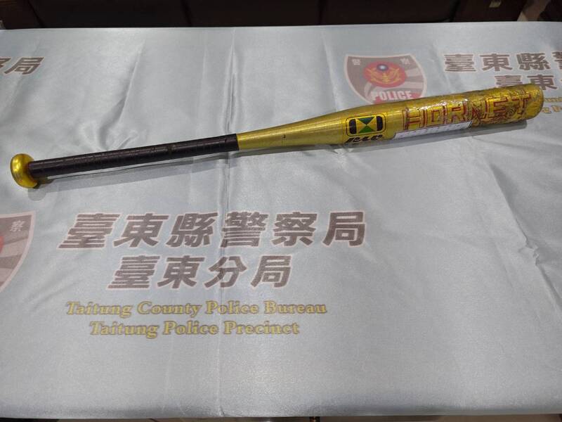 台東市小貨車與機車起糾紛 外籍機車騎士貼文引議