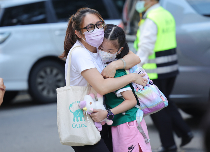 中小學開學 自主戴口罩、快篩陽性輕症可到校