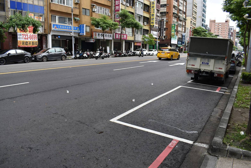 高市舞廳外槍響 酒客間口角引發槍擊損2車無人傷