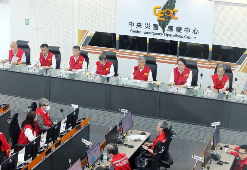 颱風海葵略增強 陳建仁：減少外出山區海邊活動