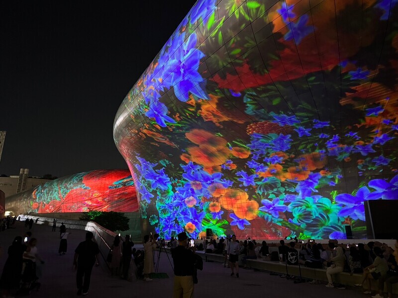 首爾燈光秀加開秋季場 同場重現極光美景