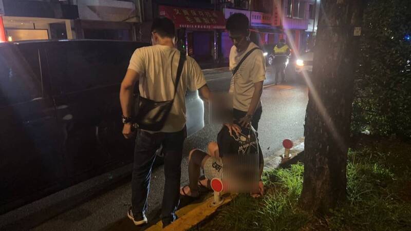 圍捕虛擬貨幣案車輛 偵防車遭衝撞台中警開1槍逮2人