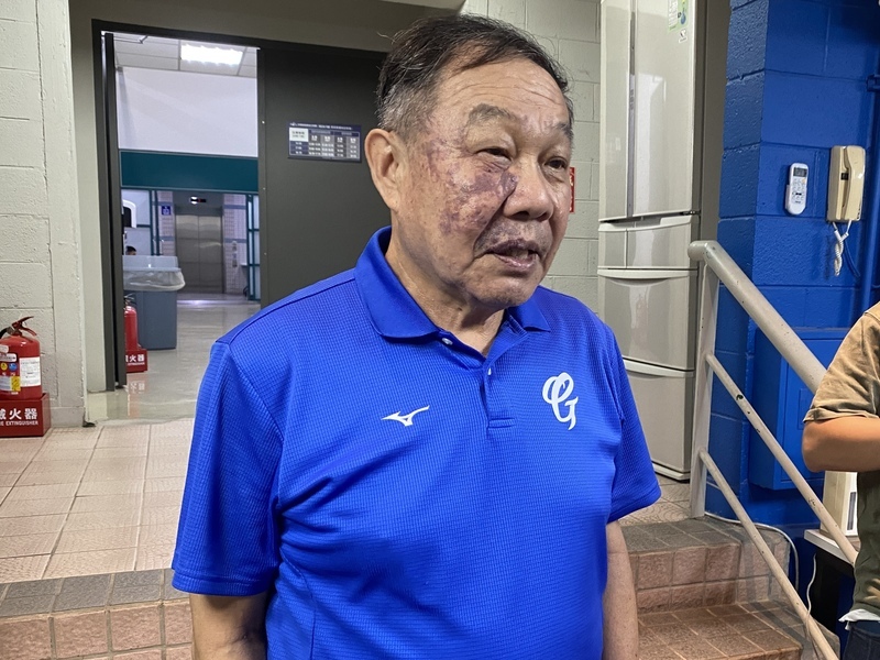 稻葉篤紀到訪新莊半小時 悍將樂見曾峻岳旅日