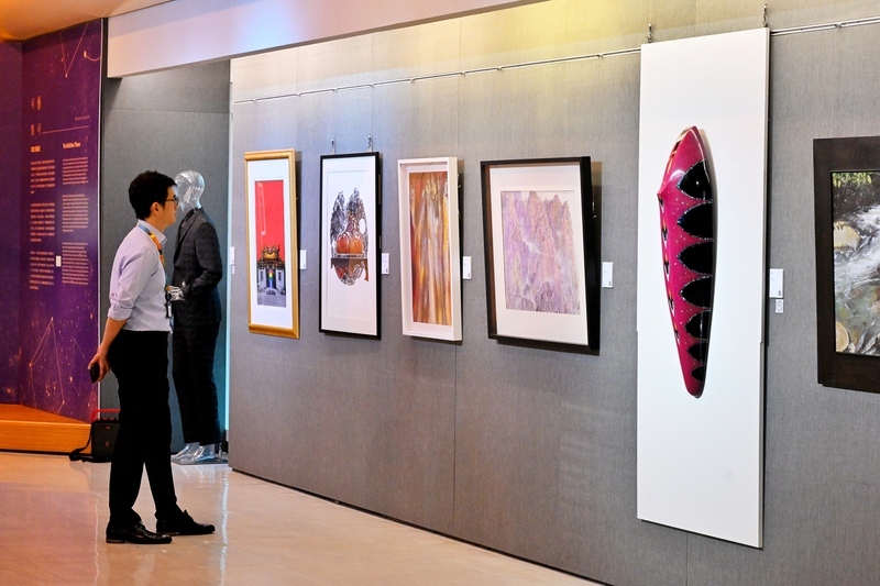 采盟免稅店桃機美術邀請展 藝術家導覽在地創作