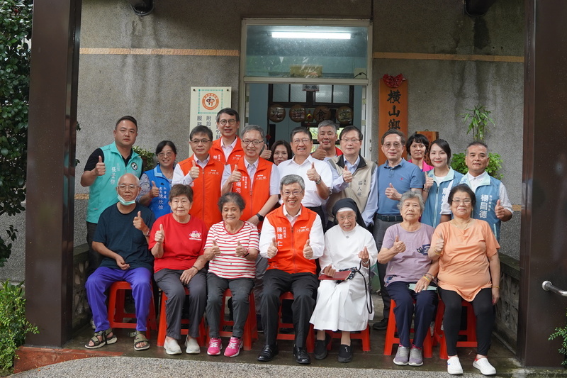 視察竹縣日間照顧中心 陳建仁盼減輕照顧者負擔