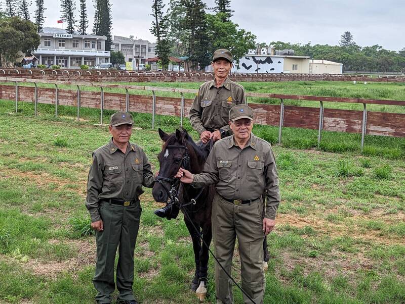 金門畜試所邀老兵再現馬上英姿 退伍軍官樂邀同袍