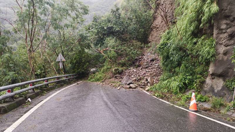南橫公路利稻至新武段3處坍方 預計下午2時搶通